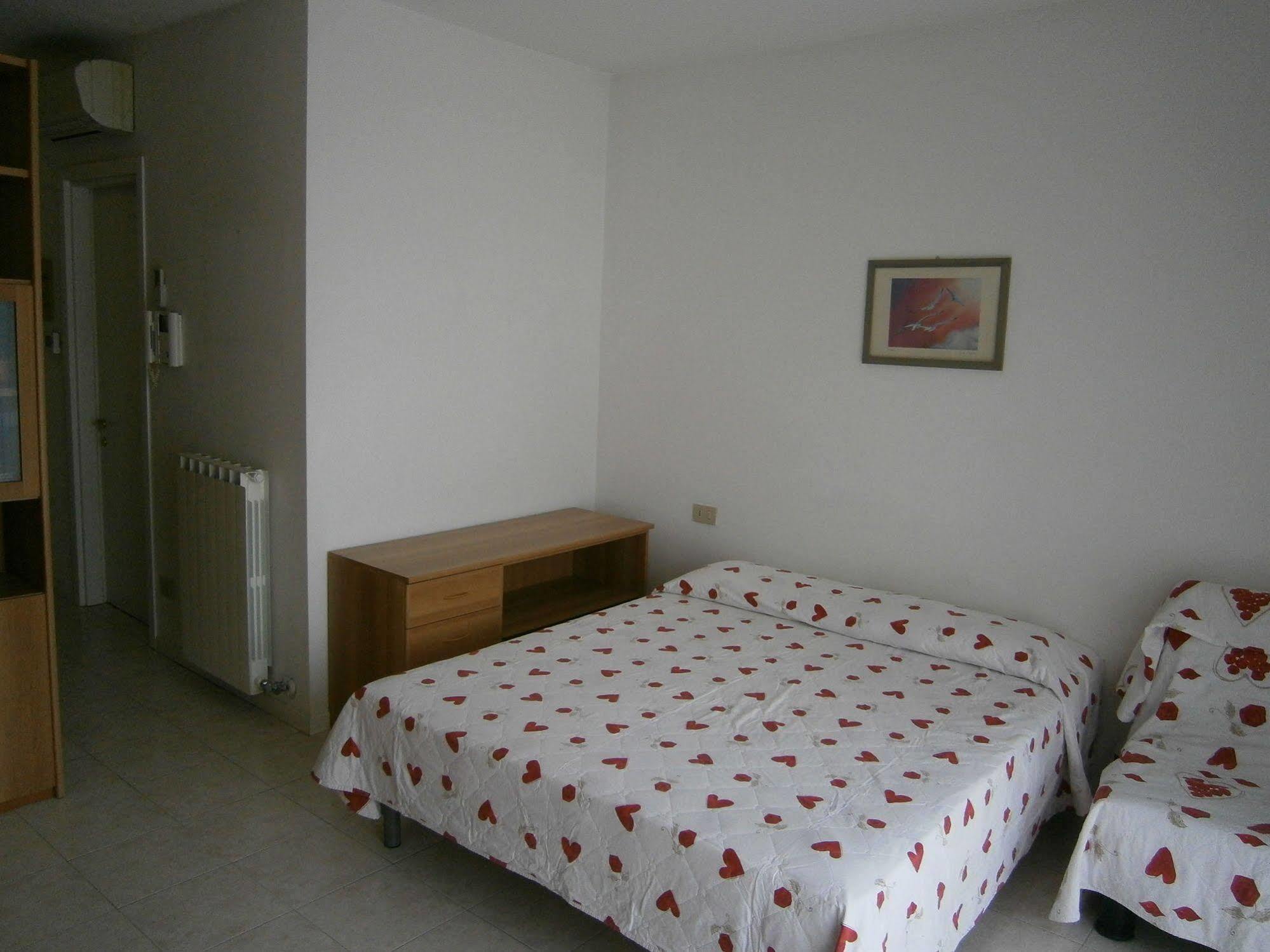 Residence Cristoforo Colombo Caorle Eksteriør billede