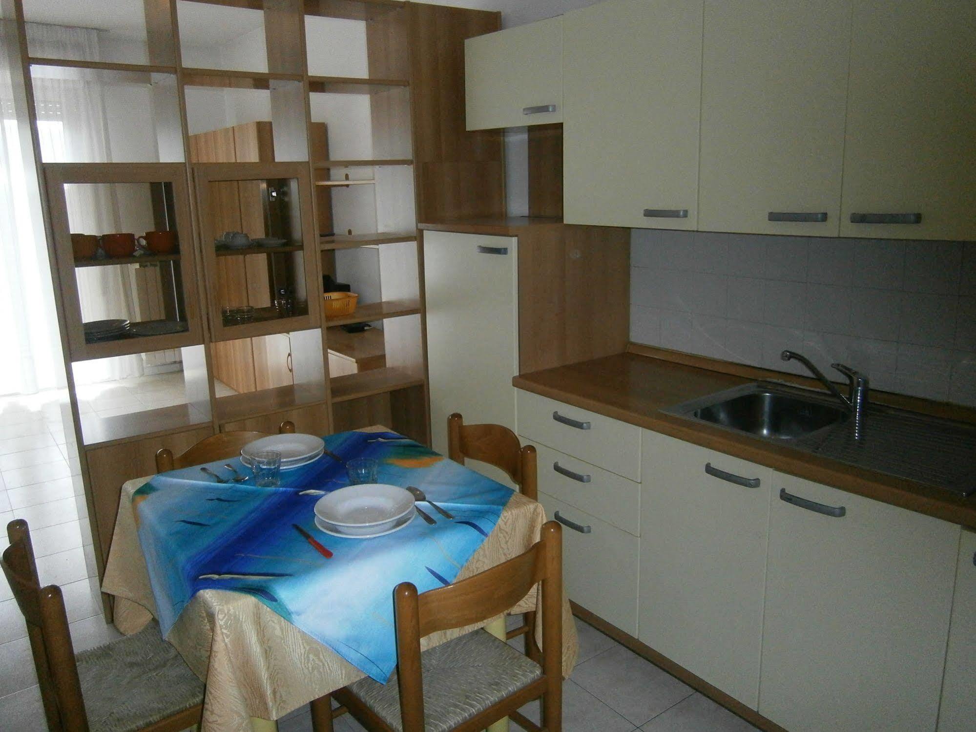 Residence Cristoforo Colombo Caorle Eksteriør billede
